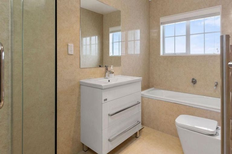 Photo of property in 19 Ballindrait Drive, Flat Bush, Auckland, 2019