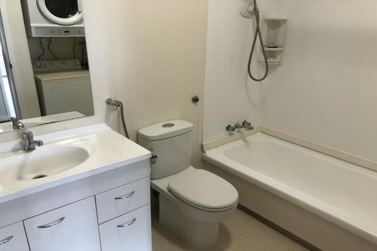 Photo of property in Hobson Court Flats, 28/70 Hobson Street, Thorndon, Wellington, 6011