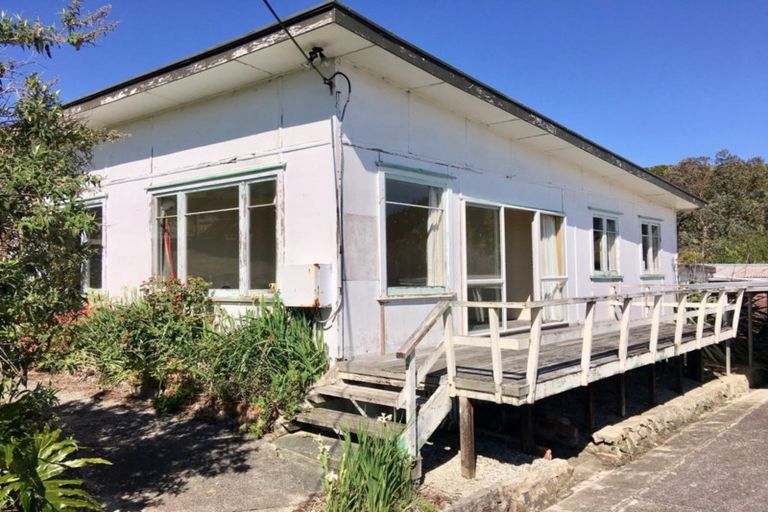 Photo of property in 6 Oxford Street, Whakapirau, Maungaturoto, 0583