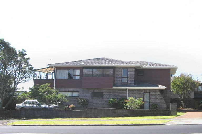 Photo of property in 1/283 Glenfield Road, Glenfield, Auckland, 0629