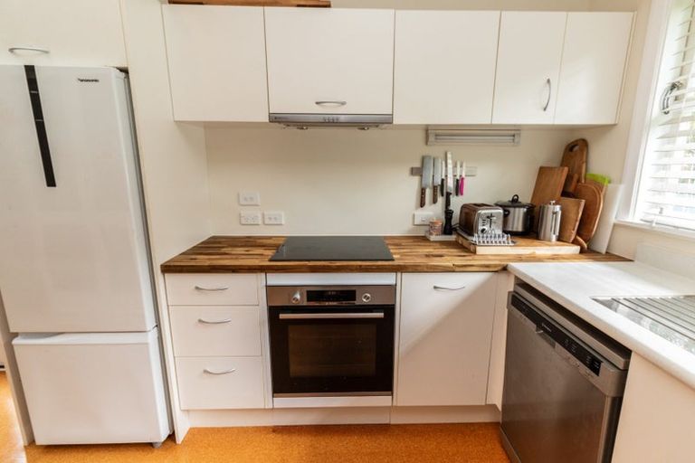 Photo of property in 33 Pinehaven Road, Pinehaven, Upper Hutt, 5019