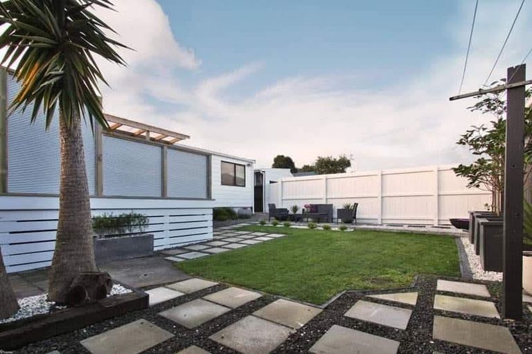 Photo of property in 34b Enderby Drive, Te Atatu Peninsula, Auckland, 0610