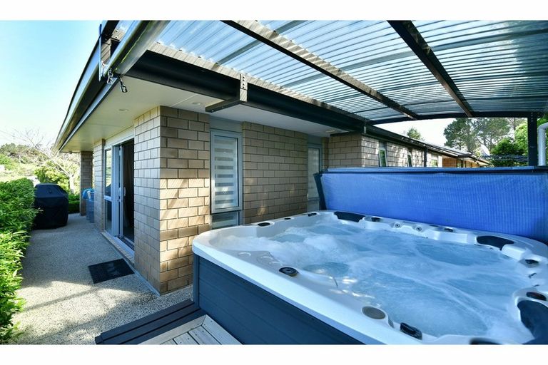 Photo of property in 69 Hillcrest Road, Hatfields Beach, Orewa, 0931