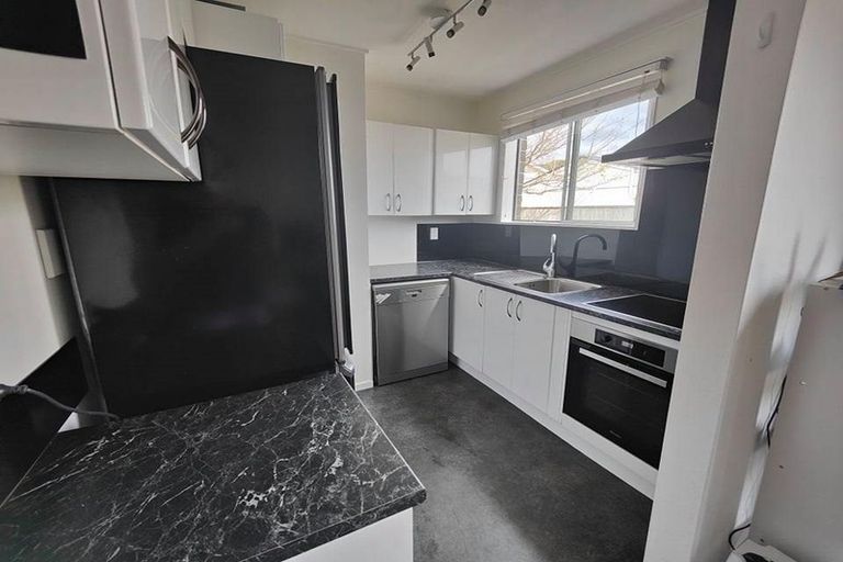 Photo of property in 2/19 Pirie Crescent, Moera, Lower Hutt, 5010