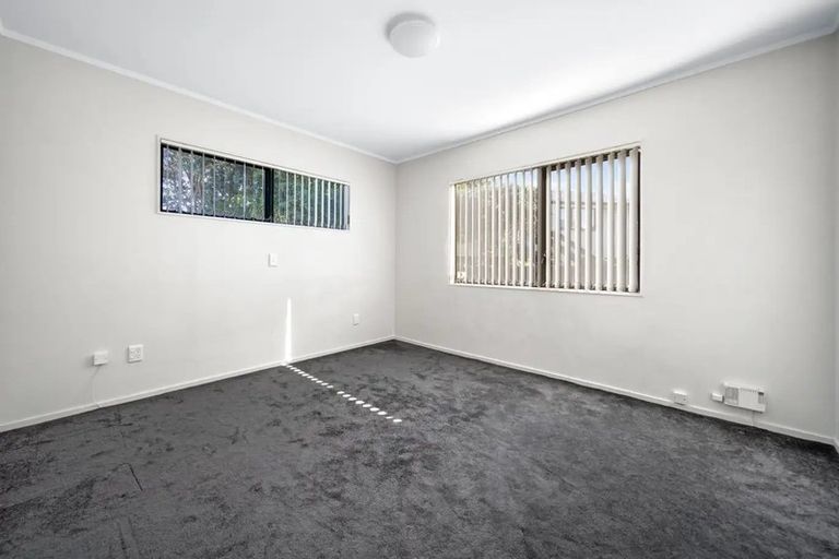 Photo of property in 22 Dungarvon Place, Clendon Park, Auckland, 2103