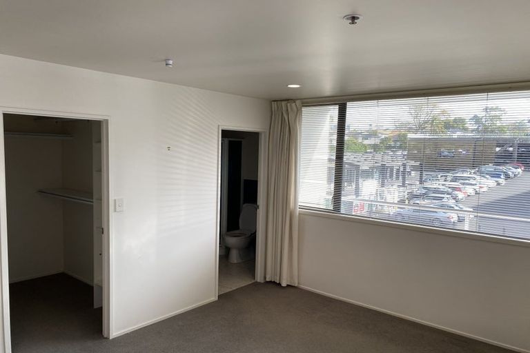 Photo of property in 2a/171 Hurstmere Road, Takapuna, Auckland, 0622