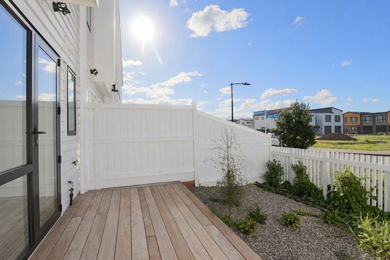 Photo of property in 41 Observation Green, Hobsonville, Auckland, 0616