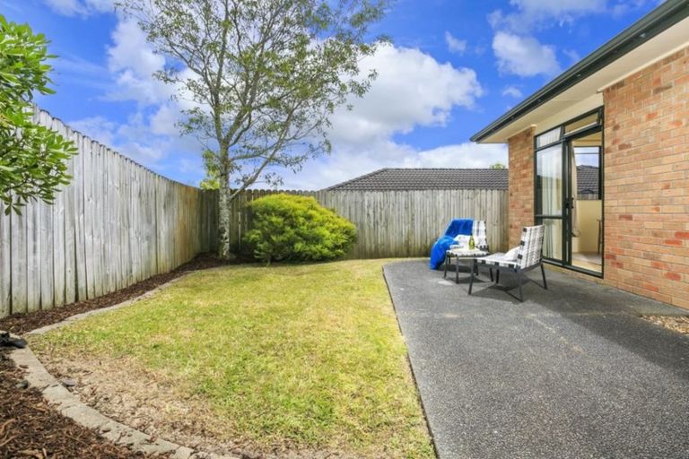 Photo of property in 1 Black Teal Close, Unsworth Heights, Auckland, 0632