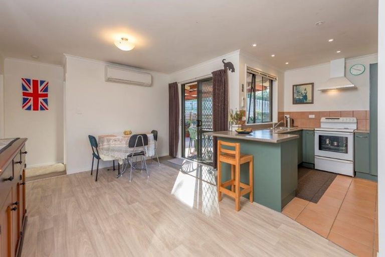 Photo of property in 80 Cabeleigh Drive, Helensville, 0800