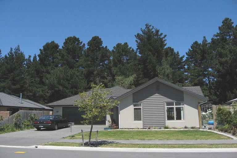 Photo of property in 41 Pohutukawa Crescent, Parklands, Christchurch, 8083