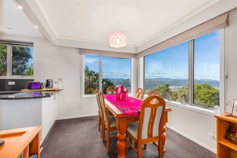 Photo of property in 30 Poto Road, Normandale, Lower Hutt, 5010