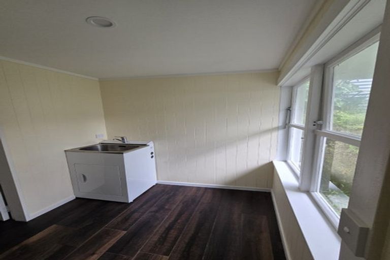 Photo of property in 21 Olivia Crescent, Tawa, Wellington, 5028