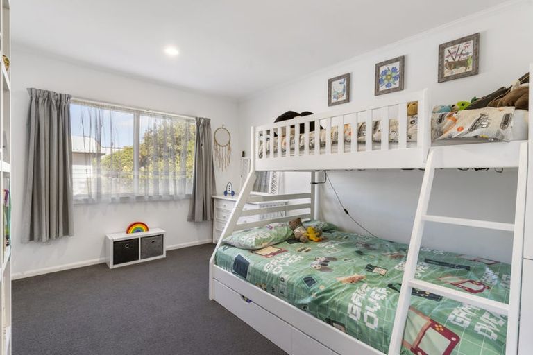 Photo of property in 16a Kokiri Street, Te Atatu South, Auckland, 0610