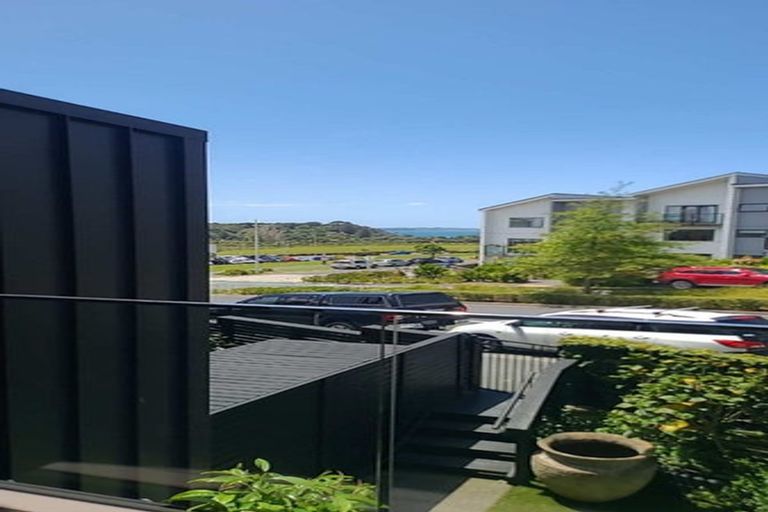 Photo of property in 74 Te Oneroa Way, Long Bay, Auckland, 0630