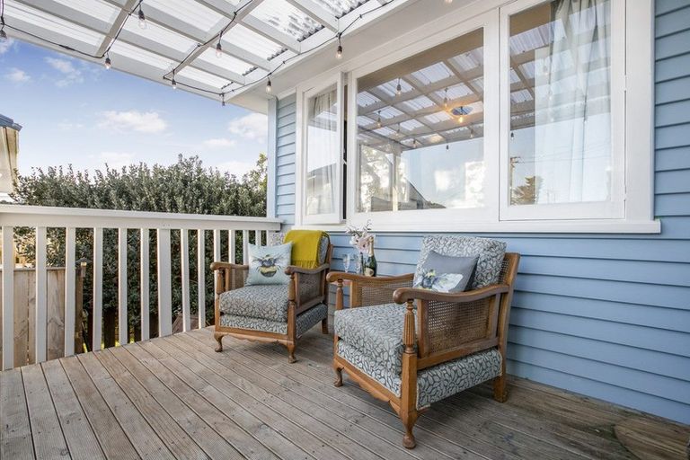 Photo of property in 90 Kelman Road, Kelston, Auckland, 0602