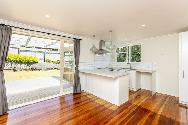 Photo of property in 6a Granby Place, Westown, New Plymouth, 4310