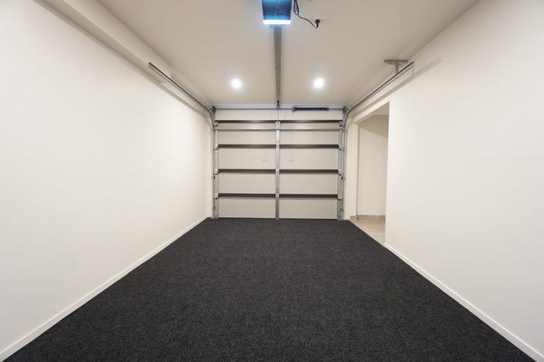 Photo of property in 3/26 Buscomb Avenue, Henderson, Auckland, 0610