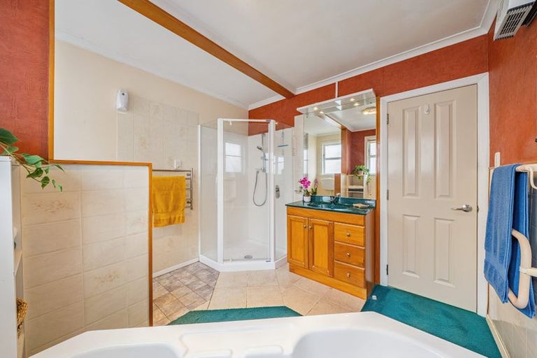 Photo of property in 6 Hall Grove, Ebdentown, Upper Hutt, 5018