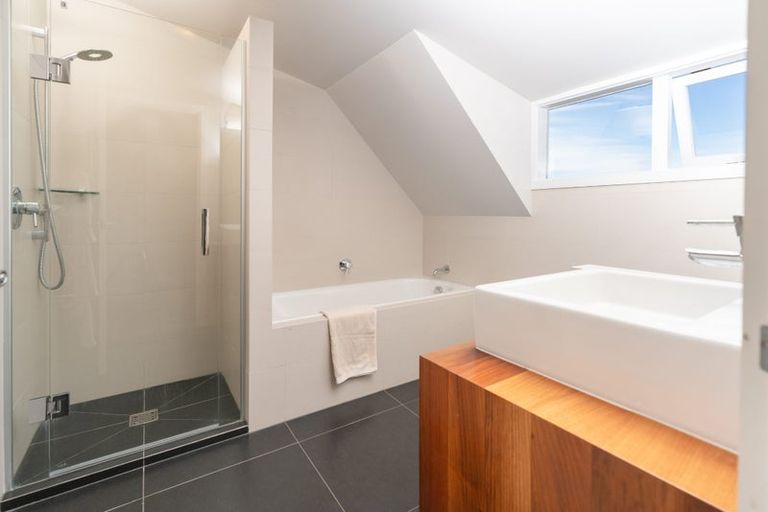 Photo of property in 34 Seatoun Heights Road, Seatoun, Wellington, 6022
