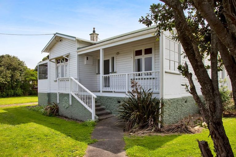 Photo of property in 6 Surrey Street, Patea, 4520
