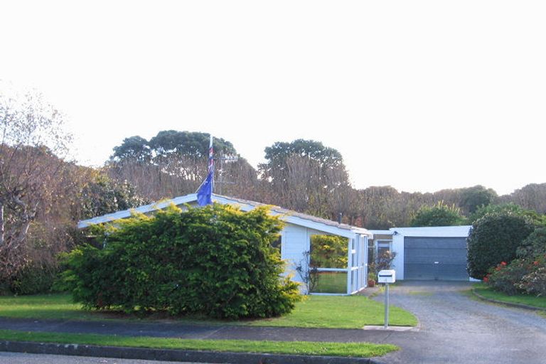 Photo of property in 4 Leybourne Avenue, Waikanae, 5036