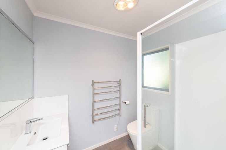 Photo of property in 14 Winston Avenue, Hokowhitu, Palmerston North, 4410