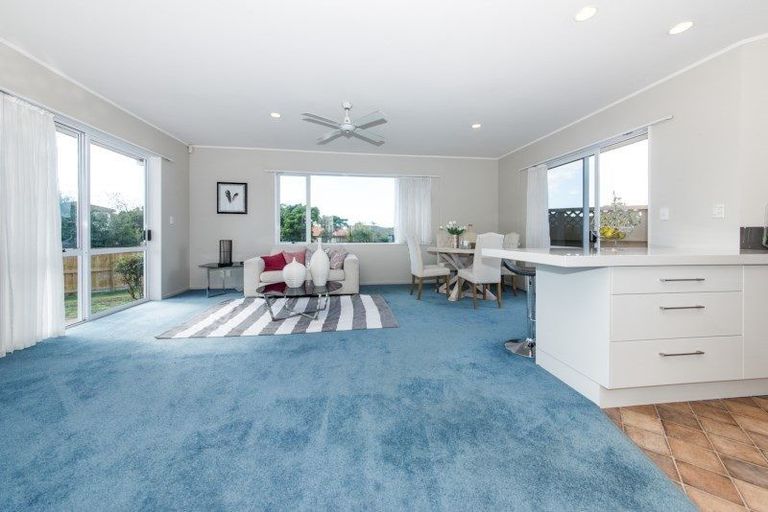 Photo of property in 1 Campian Place, Golflands, Auckland, 2013