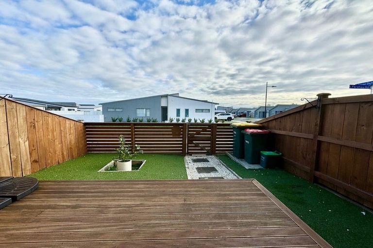 Photo of property in 24 Parahau Road, Papakura, 2110
