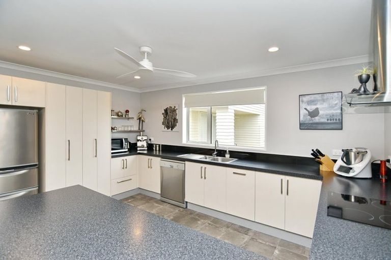 Photo of property in 26 Pounamu Place, Pegasus, 7612