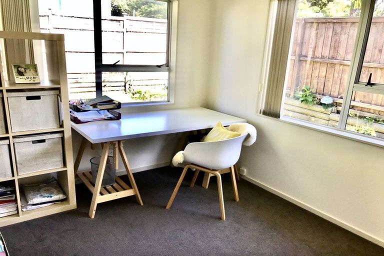 Photo of property in 1 Remus Place, Totara Vale, Auckland, 0629