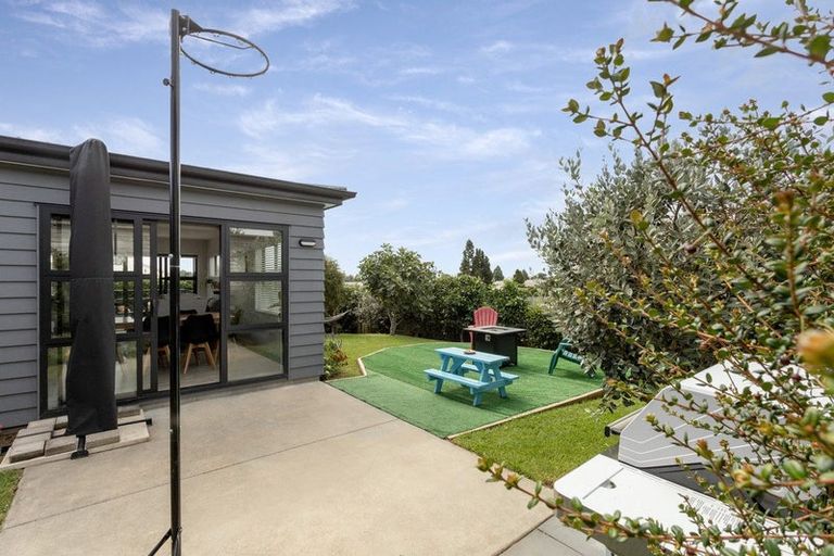 Photo of property in 132c Margaret Drive, Omokoroa, 3114
