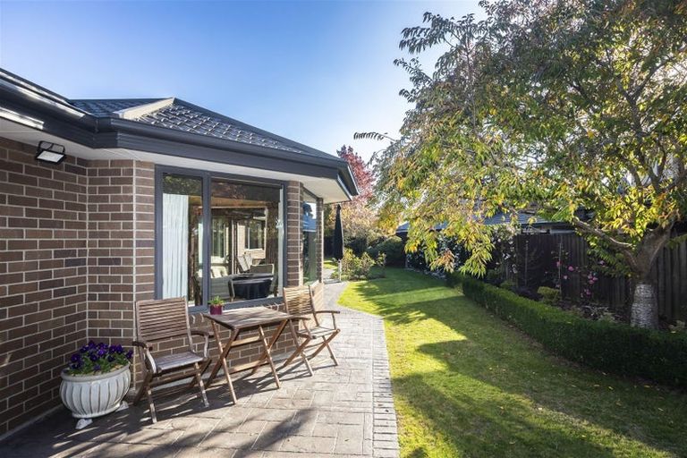 Photo of property in 4 Vaughan Way, Redwood, Christchurch, 8051