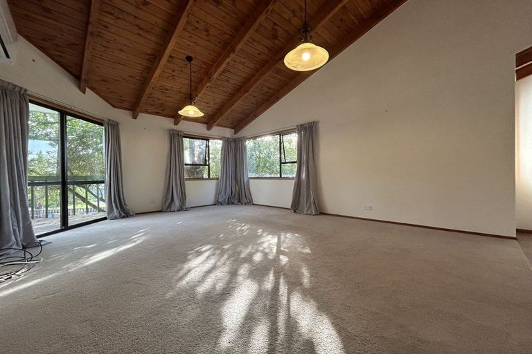 Photo of property in 4 Dianthus Place, Browns Bay, Auckland, 0630