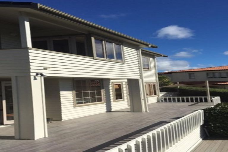 Photo of property in 8 Rosella Place, Murrays Bay, Auckland, 0630