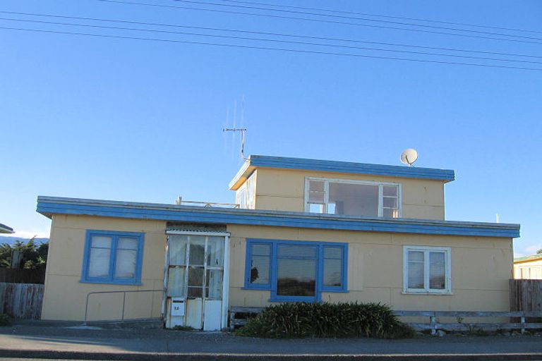 Photo of property in 12 Marine Parade, Otaki Beach, Otaki, 5512