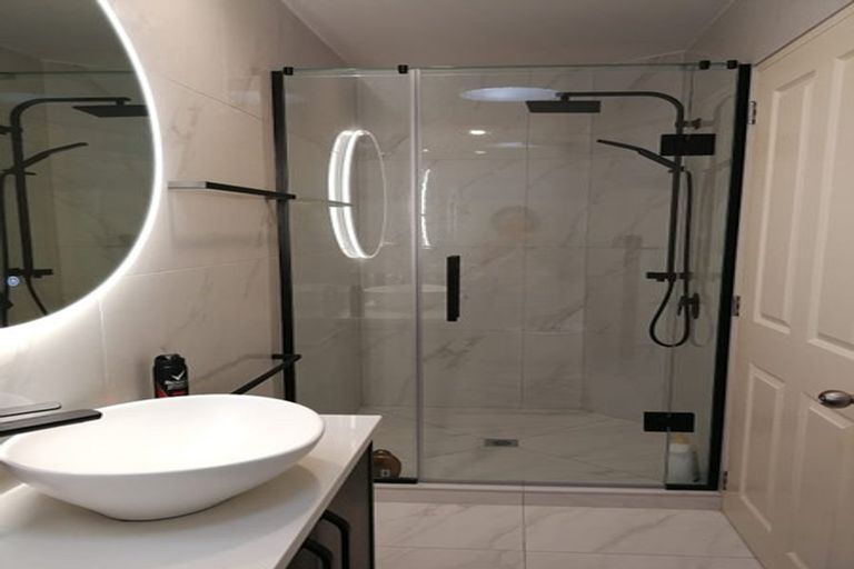 Photo of property in 54 Roberta Crescent, Orewa, 0931