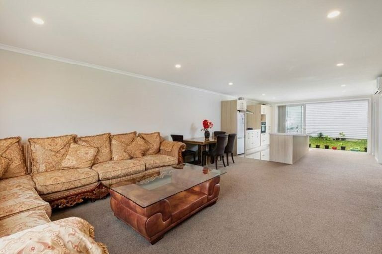 Photo of property in 41 Hollowout Street, Takanini, 2112