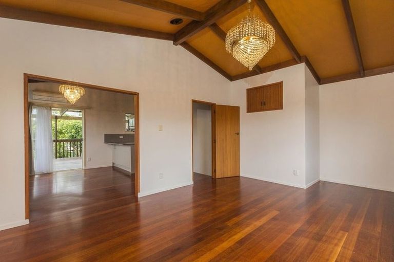 Photo of property in 17 Domain Road, Glenfield, Auckland, 0629