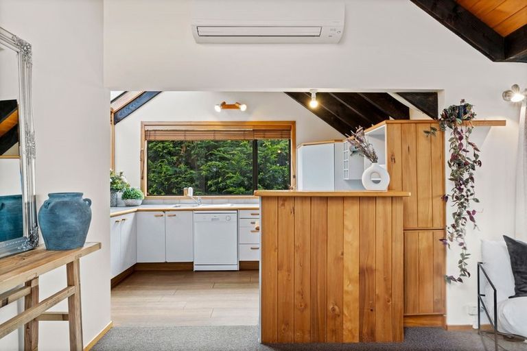 Photo of property in 138a Wynyard Crescent, Fernhill, Queenstown, 9300