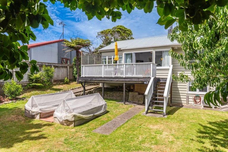 Photo of property in 25 Golf Road, Paraparaumu Beach, Paraparaumu, 5032