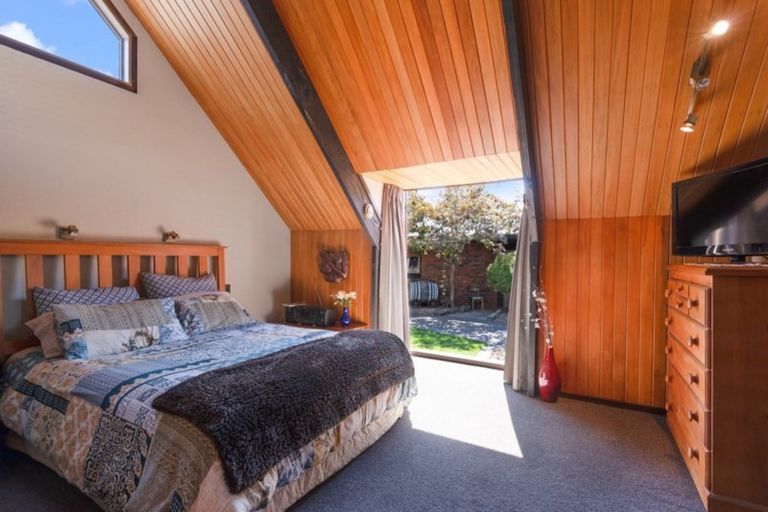 Photo of property in 16 Woodstock Place, Russley, Christchurch, 8042