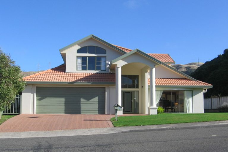 Photo of property in 3 Melksham Drive, Churton Park, Wellington, 6037