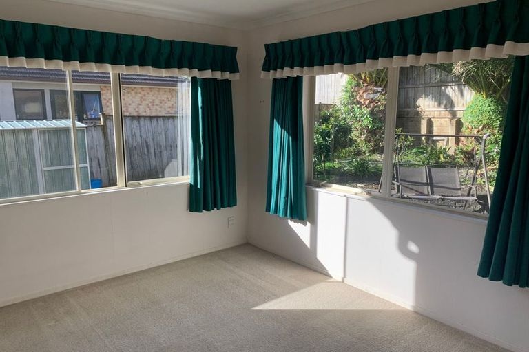 Photo of property in 26 Delmont Close, East Tamaki Heights, Auckland, 2016