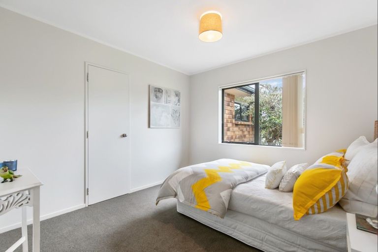 Photo of property in 64 Naylors Drive, Mangere, Auckland, 2022