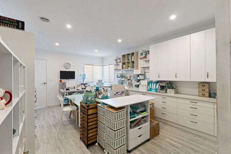 Photo of property in 51 Coutts Way, Fitzherbert, Palmerston North, 4410