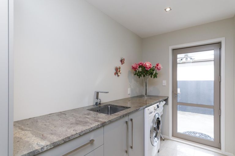 Photo of property in 2 Grand Oaks Drive, Awapuni, Palmerston North, 4412