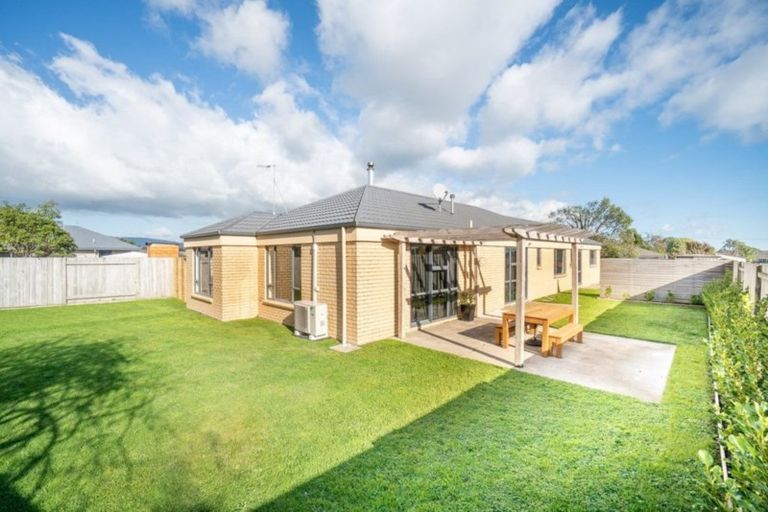 Photo of property in 8 Logan Place, Kelvin Grove, Palmerston North, 4414