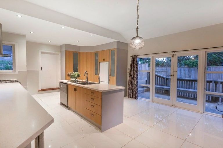 Photo of property in 32 Hinemoa Street, Paraparaumu, 5032
