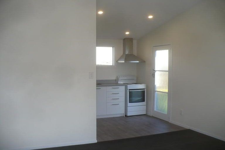 Photo of property in 2 Vera Road, Te Atatu South, Auckland, 0610