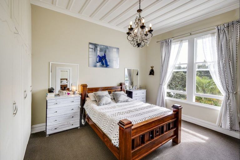 Photo of property in 4 Fitzroy Road, Bluff Hill, Napier, 4110